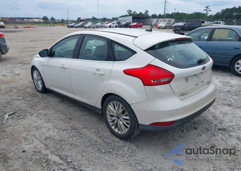 2015 Ford Focus Titanium z USA, uszkodzony, nr VIN 1FADP3N21FL238865